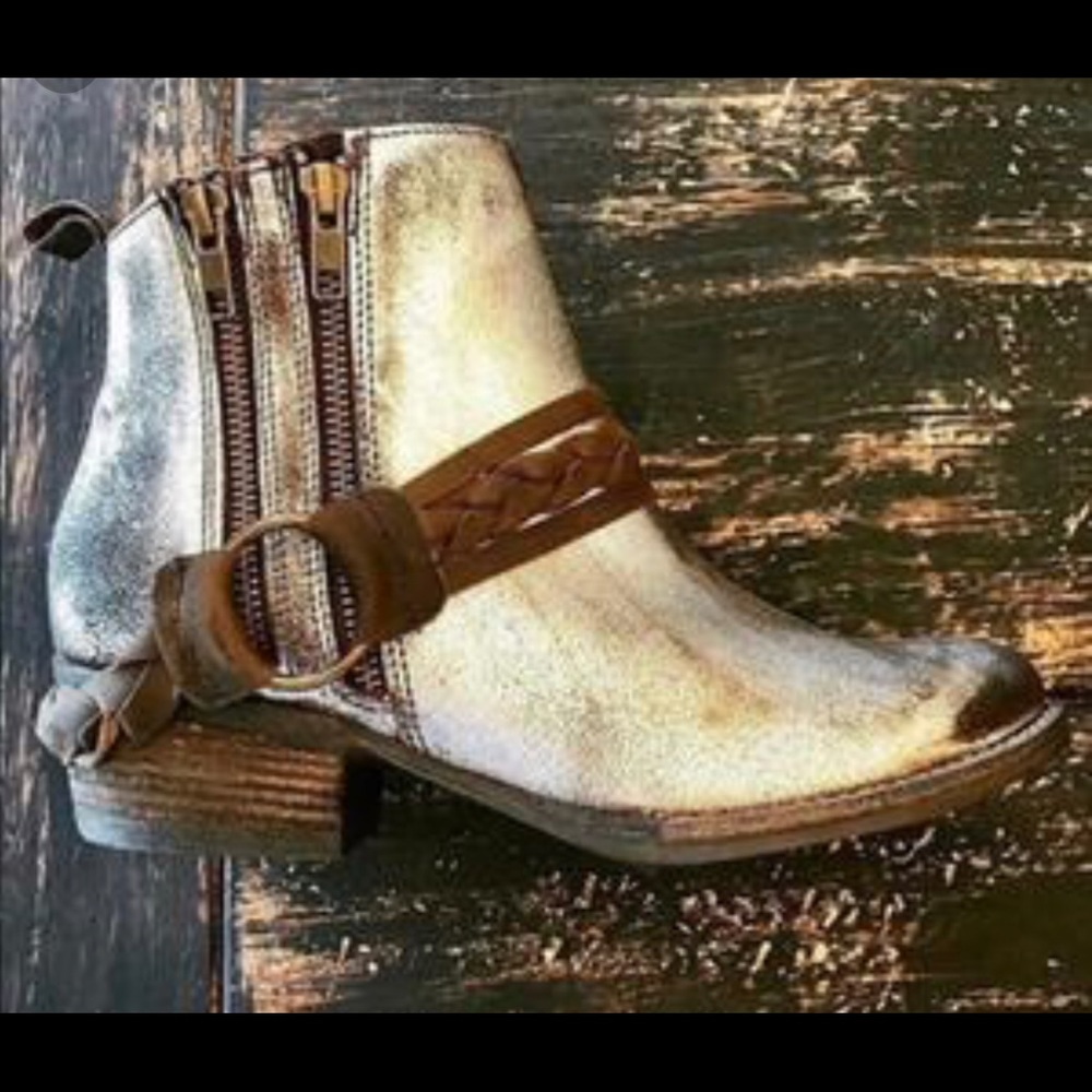 Very Volatile Yokel Booties